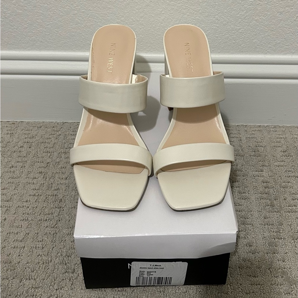 Nine West ivory double band slide heal. Size 11 - Picture 5 of 8